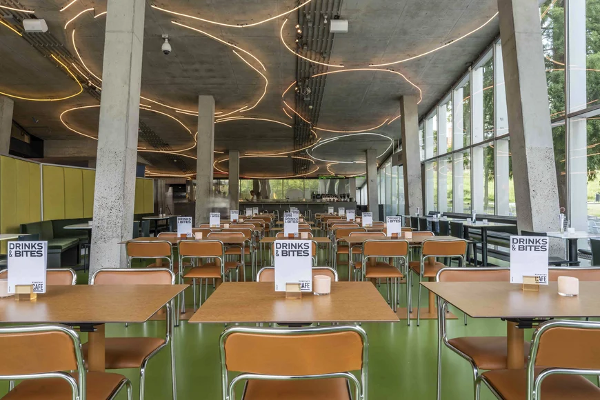 Kunsthal Café in een nieuw jasje met menukaart van Perry de Man