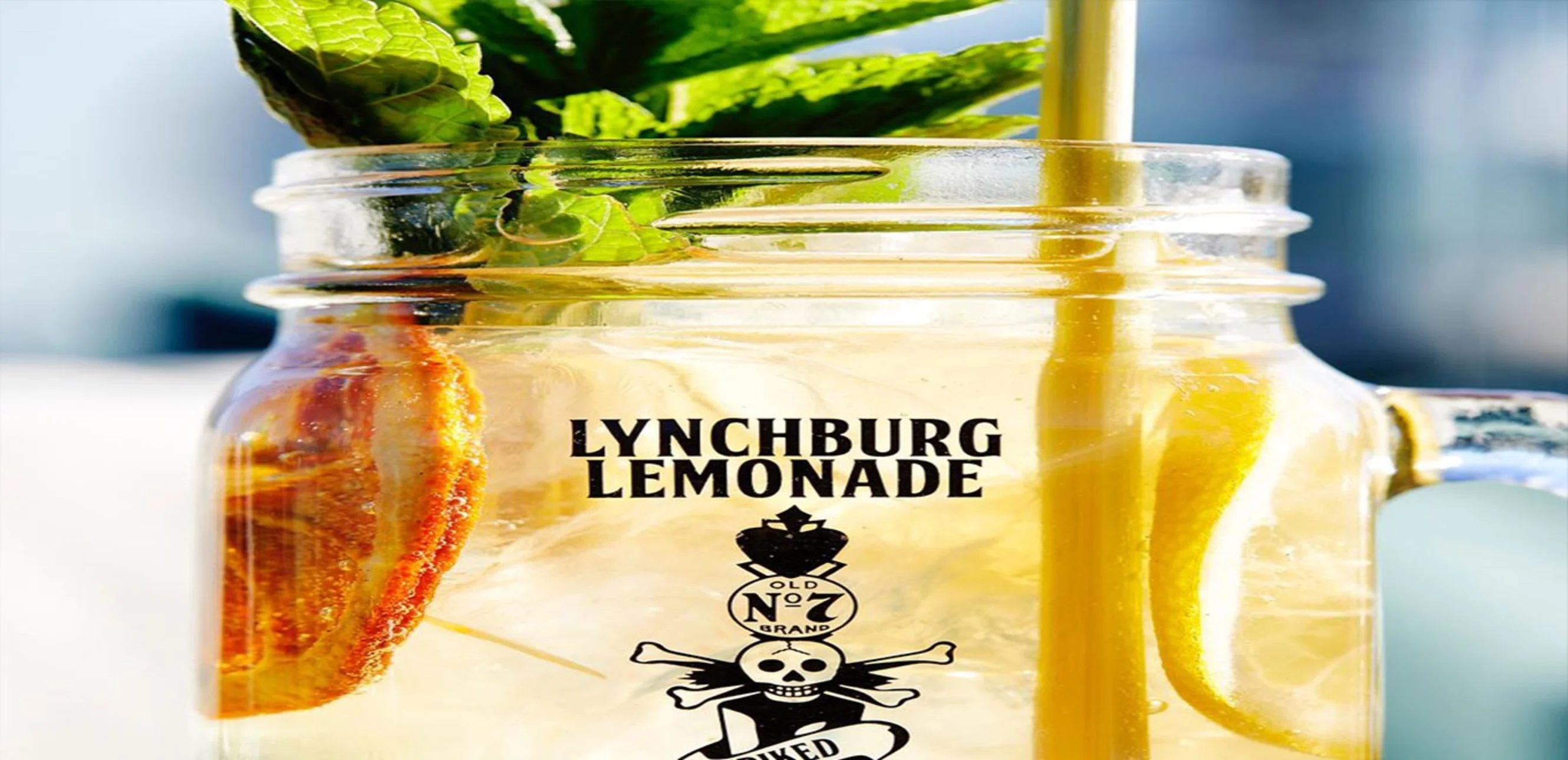 Van roze matcha ijskoffie tot kleurrijke gin-tonic: 10x de hipste zomerdrankjes