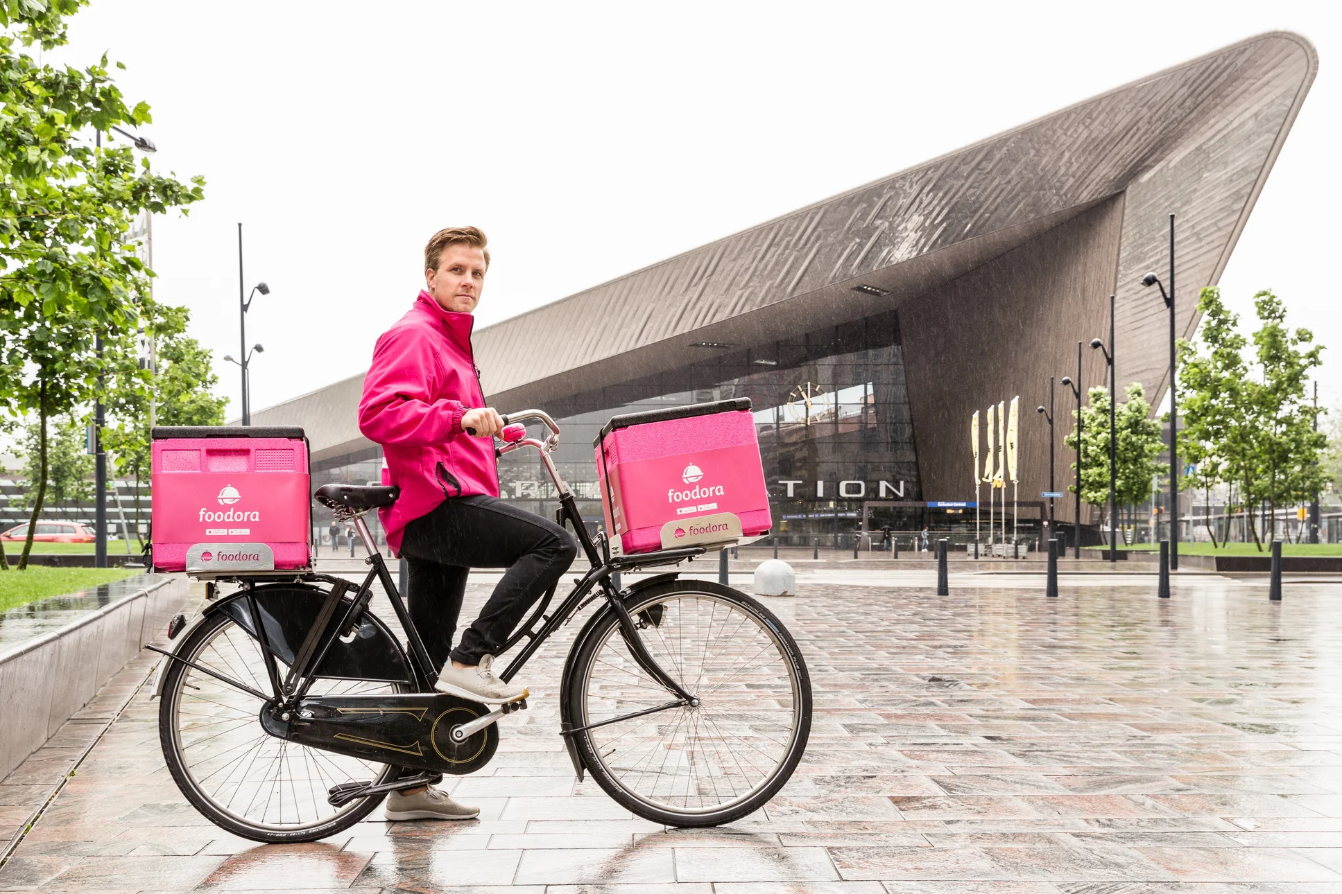 foodora: ‘Binnenkort ziet Rotterdam roze van onze fietsers’