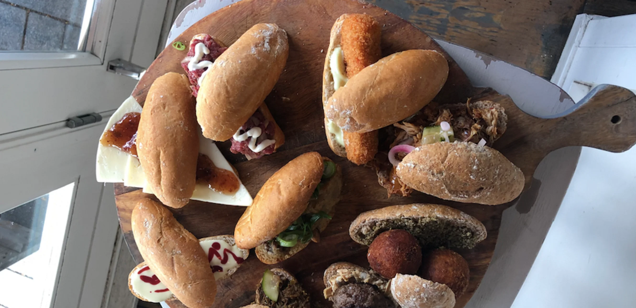 Ook voor lunch naar Boca's: een plank vol broodjes voor iedereen met keuzestress