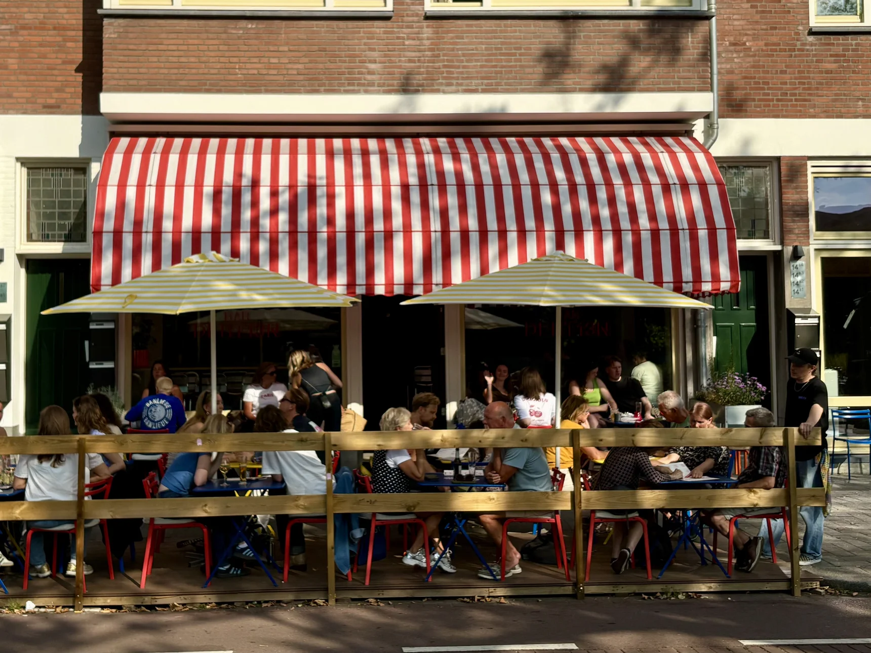 Chardonnay als boter en een zelf getimmerd interieur: Bar Dertien is smaakvol in alle opzichten