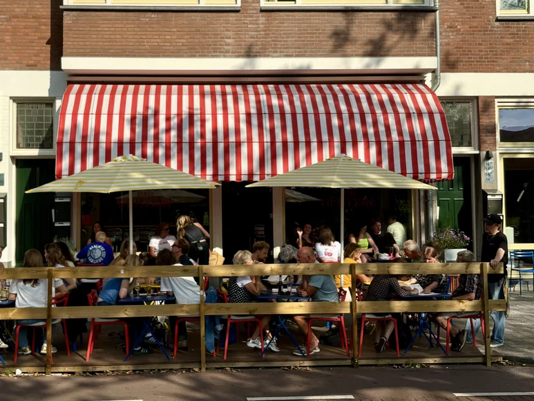 Chardonnay als boter en een zelf getimmerd interieur: Bar Dertien is smaakvol in alle opzichten