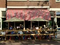 Chardonnay als boter en een zelf getimmerd interieur: Bar Dertien is smaakvol in alle opzichten
