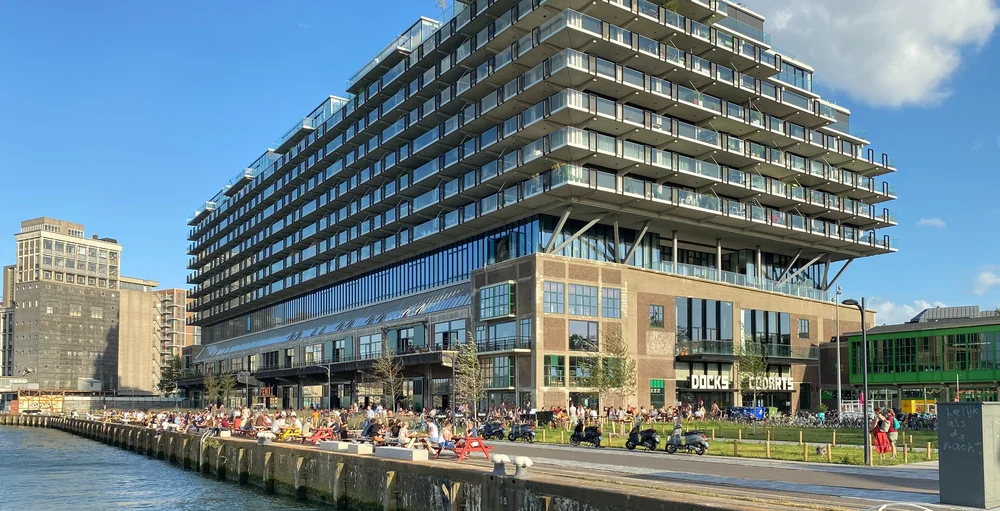 Lokaal de boodschappen doen bij de Fenix Food Factory met deze nieuwe ondernemers op de versmarkt