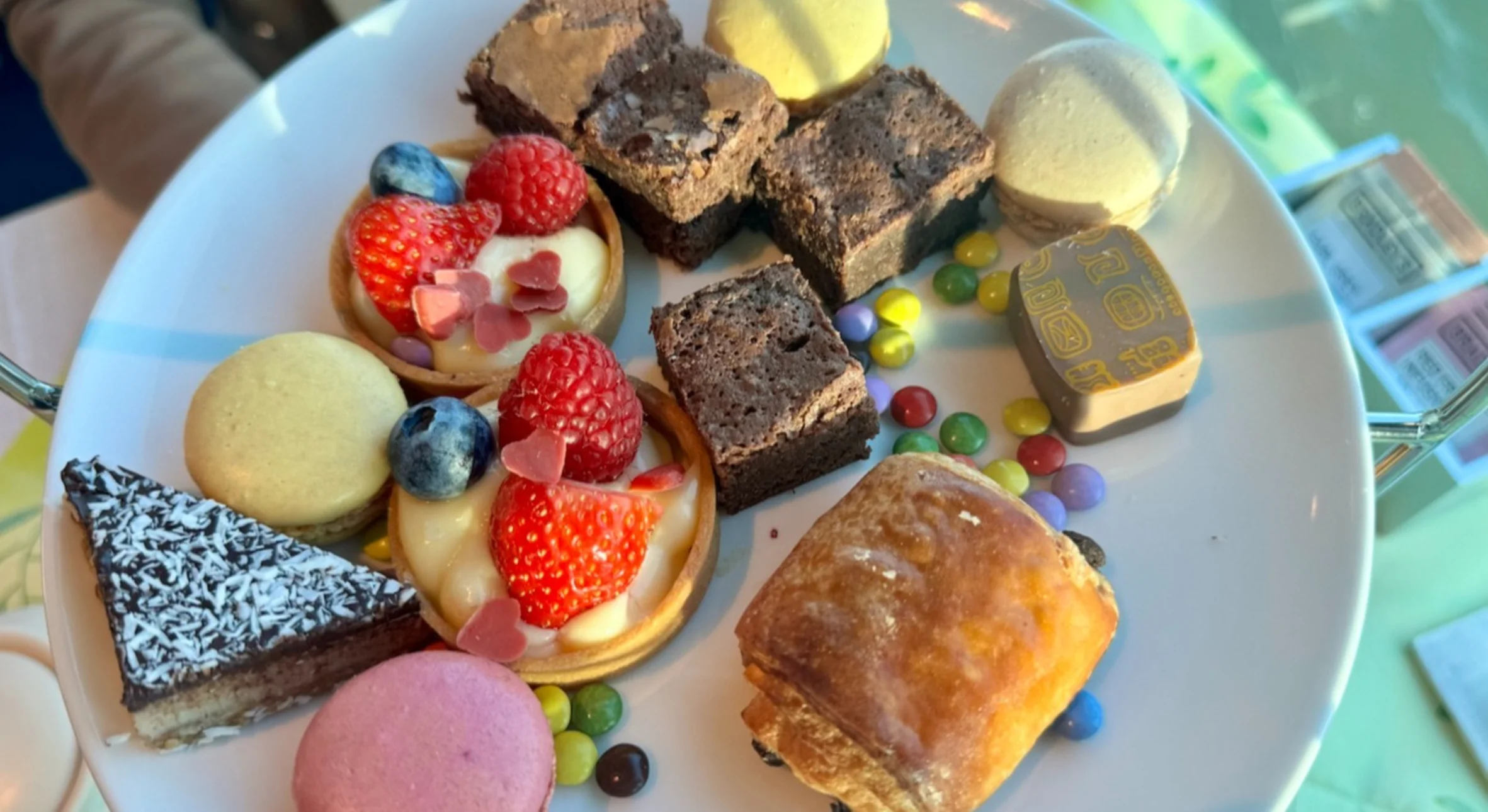 High tea op de Maas: een uitje om van te watertanden