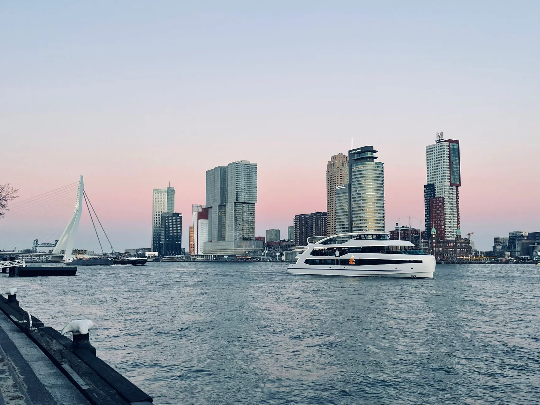 High tea, wijn of whisky op het water? Deze herfst ervaar je Rotterdam vanaf de Koninklijke Spido