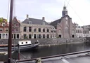 Meisjes aan de Maas gaan op stap: bier drinken bij De Pelgrim