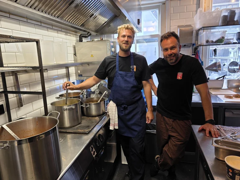 Joris Bijdendijk en Samuel Levie openden voor één dag hun Café de Lepel