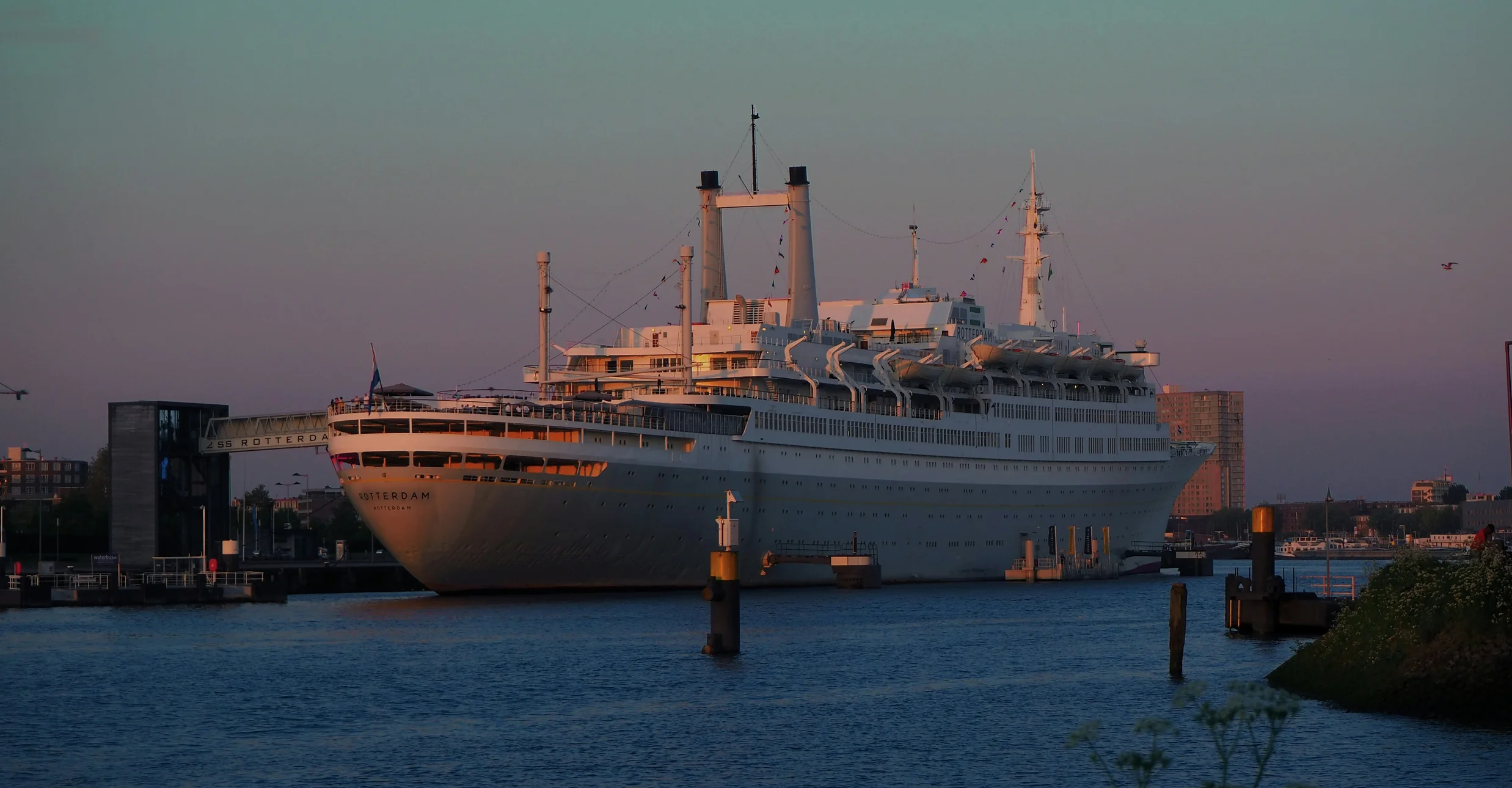 Aan boord voor wijn en winterse smaken op het ss Rotterdam