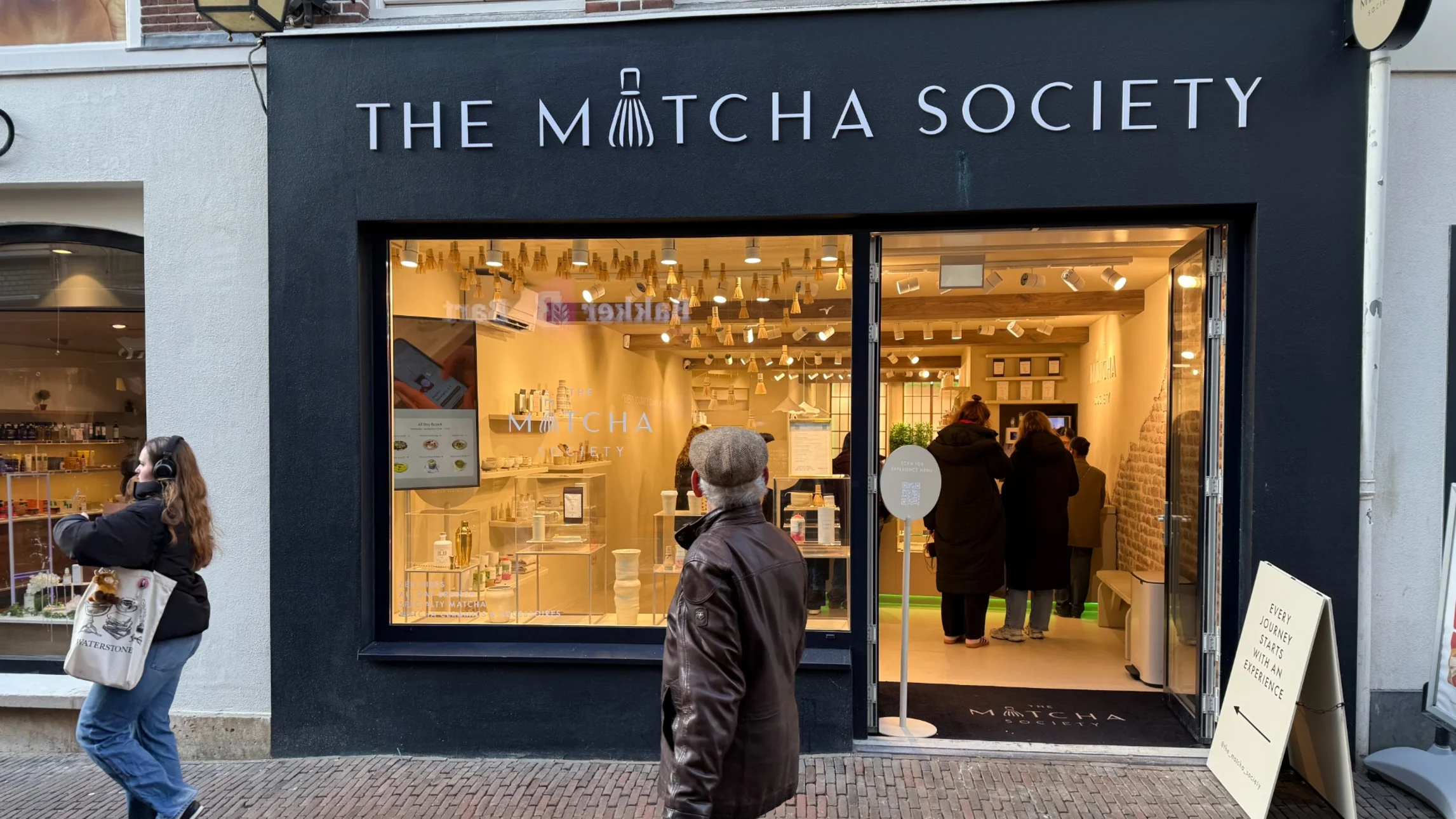Bij The Matcha Society kun je je onderdompelen in een groene wereld