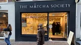 Bij The Matcha Society kun je je onderdompelen in een groene wereld