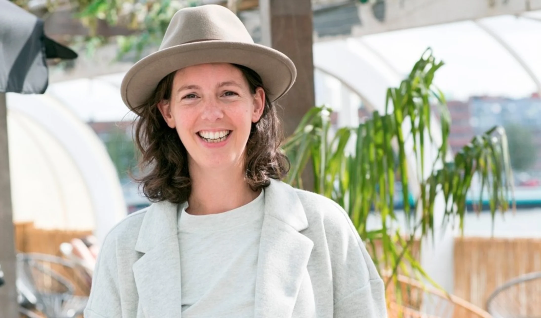 Femke Snijders op De Buik Radio bij Operator