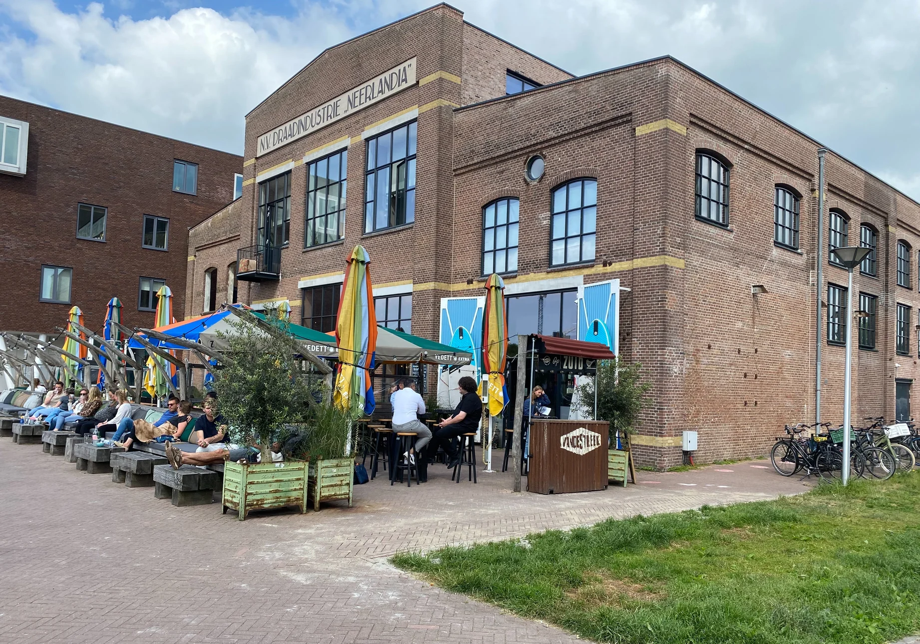 Meer dan 15 zonovergoten terrassen aan het water in en om Utrecht