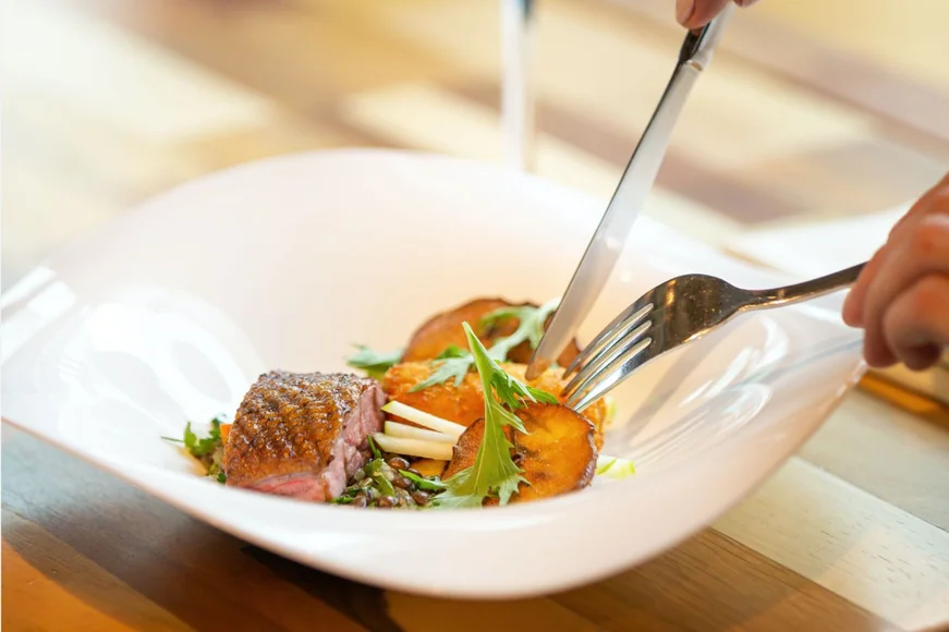 Nog snel naar The Green House voor het speciale bijenmenu