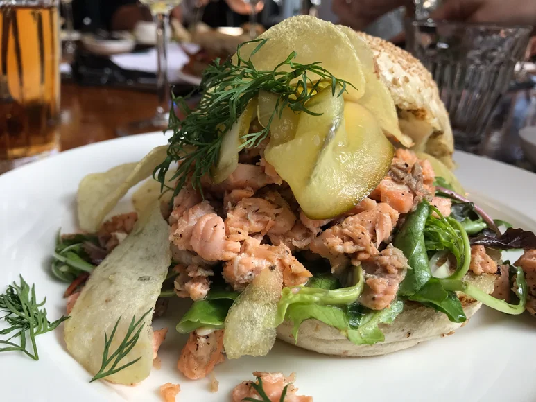 Bij Brasserie Nieuw Noord eet je Frans met een rauw Rotterdams randje