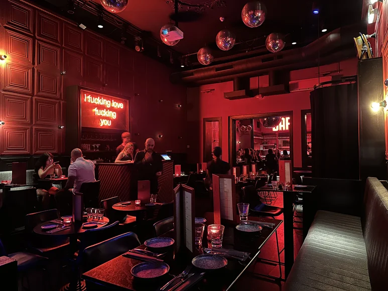 Bar Rouge: sushi, shows & sensualiteit onder één dak