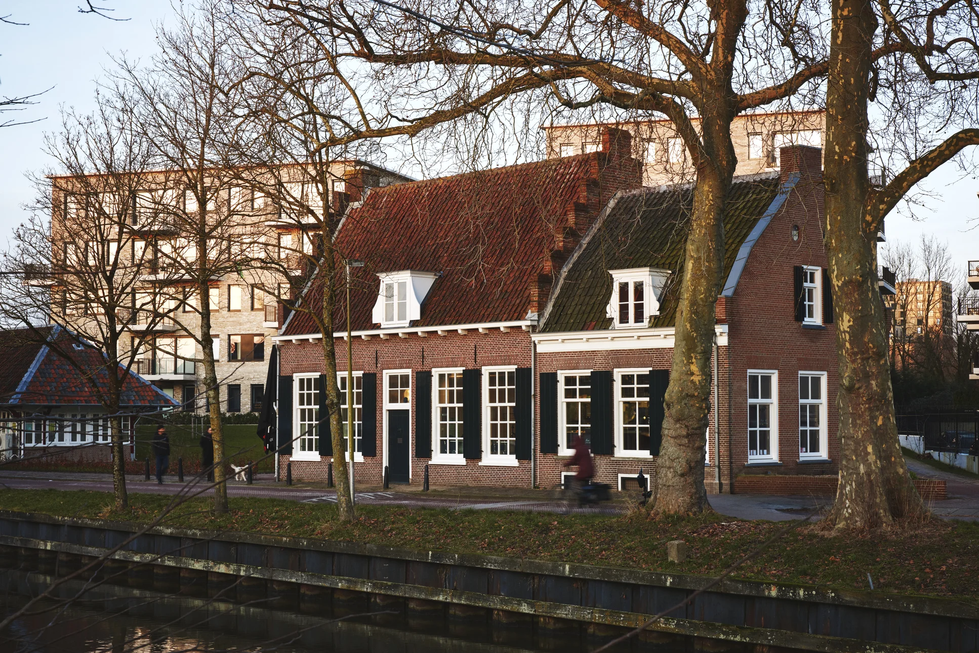 Rooie Nel kijkt niet op een klontje boter