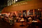 Het leven rooskleurig bij Café Carèl