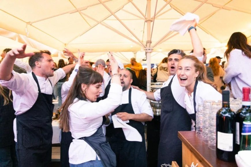 Spaghetteria organiseert Italiaans muziekspektakel op het dak van het Groot Handelsgebouw