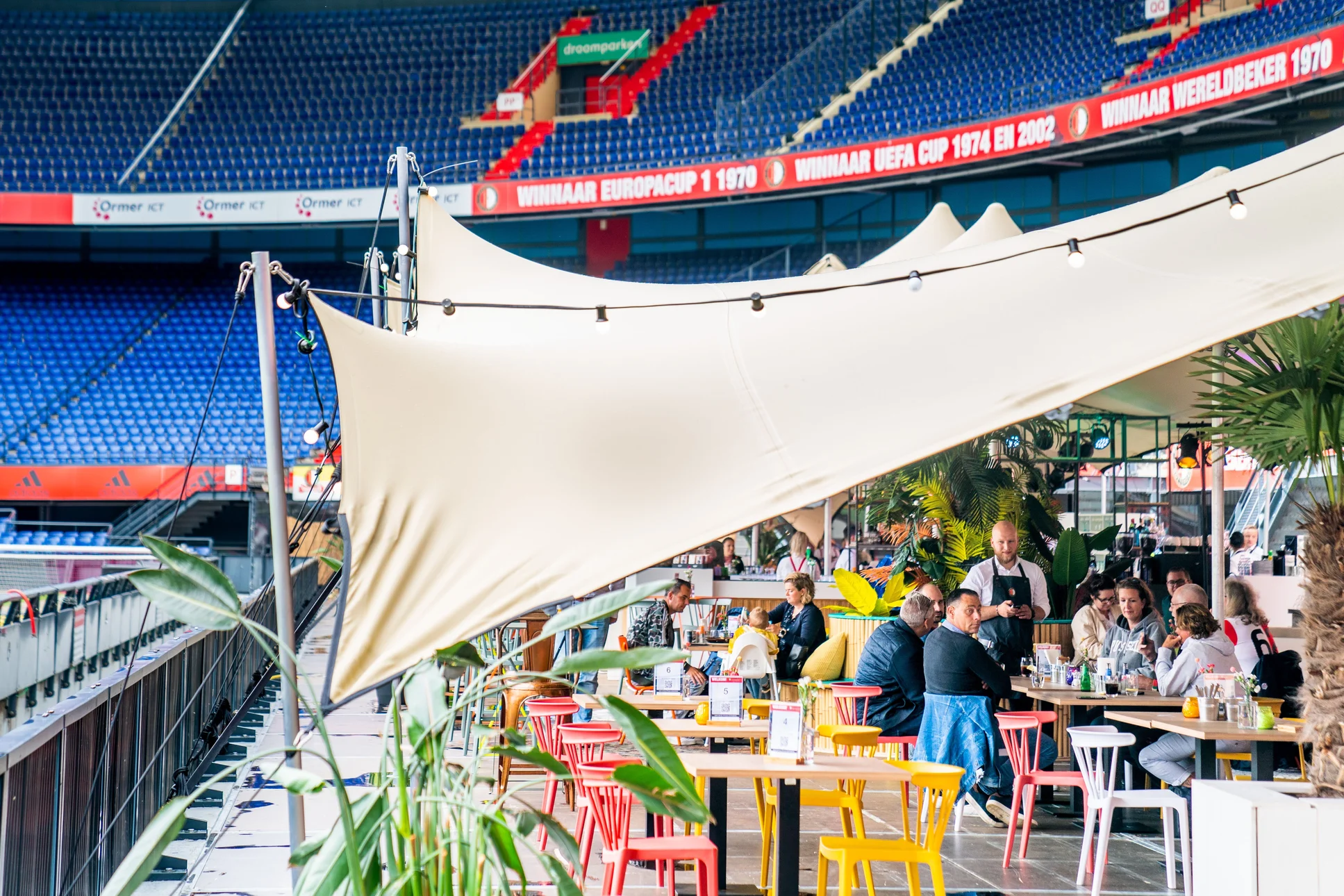 Beleef de magie van De Kuip: eten aan het veld