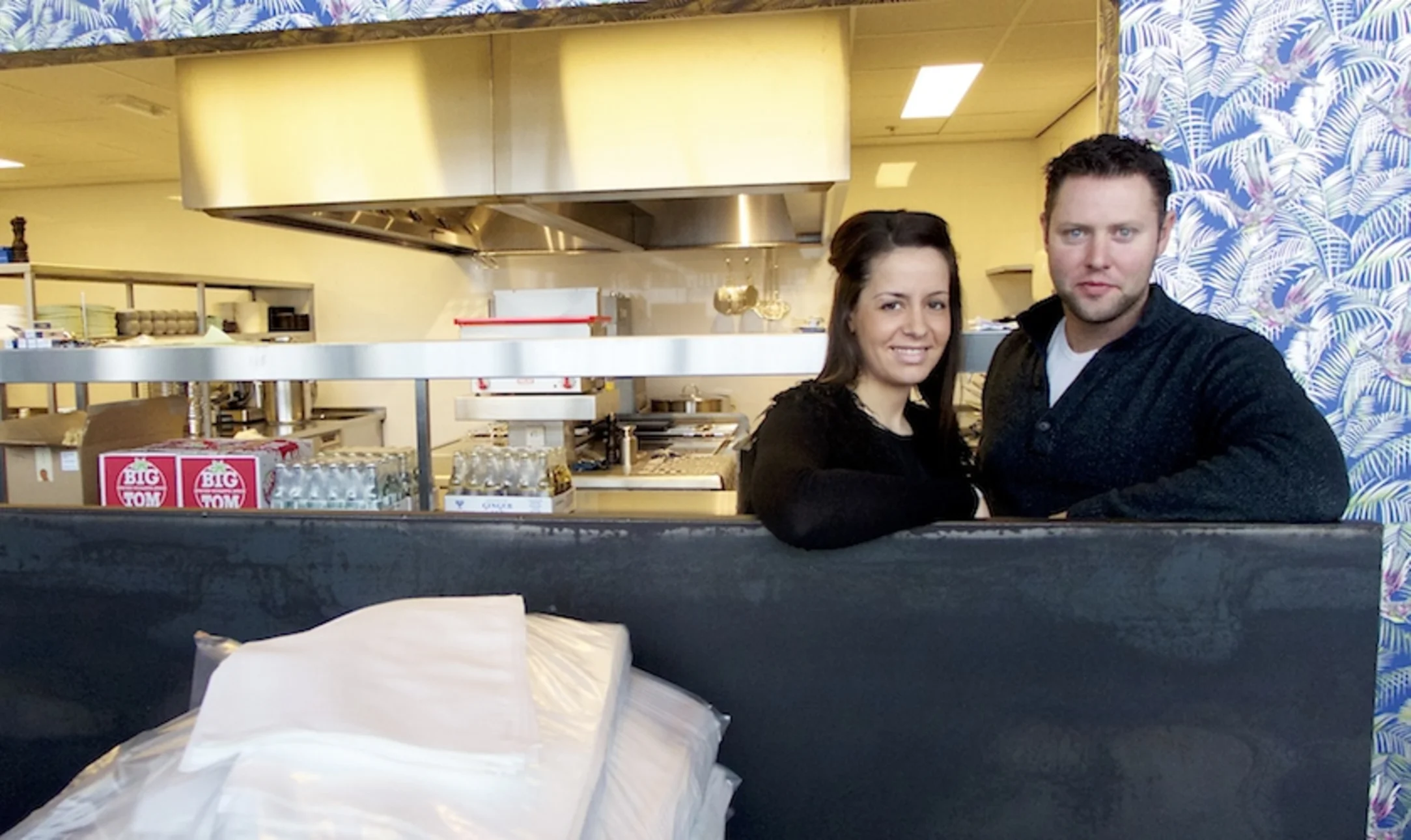 Bar, bank, behang: HMB Restaurant ligt op schema
