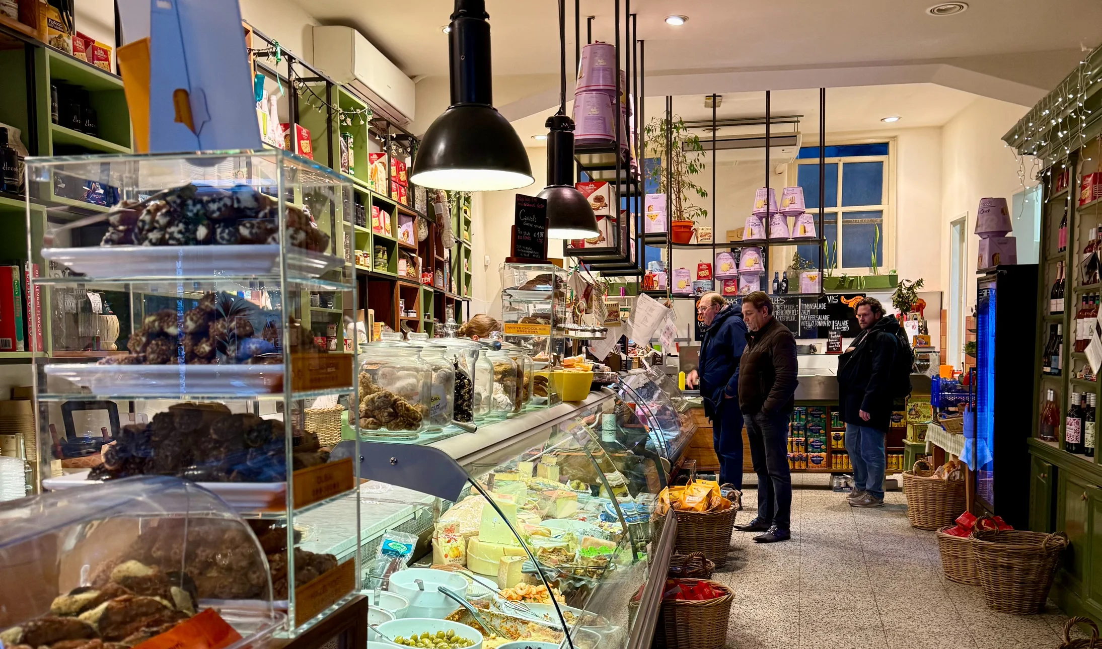 De broodjes en delicatessen van Bigoli slingeren je rechtstreeks Italië in