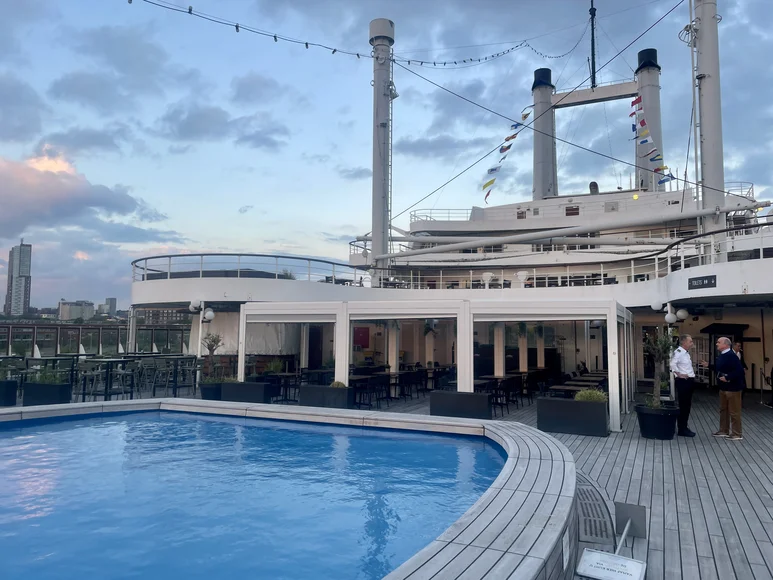 Lido Gril op het ss Rotterdam maakt dat luxe cruisegevoel toegankelijk