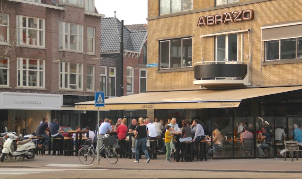 1NUL8 heeft een zusje/broertje en het heet Abrazo