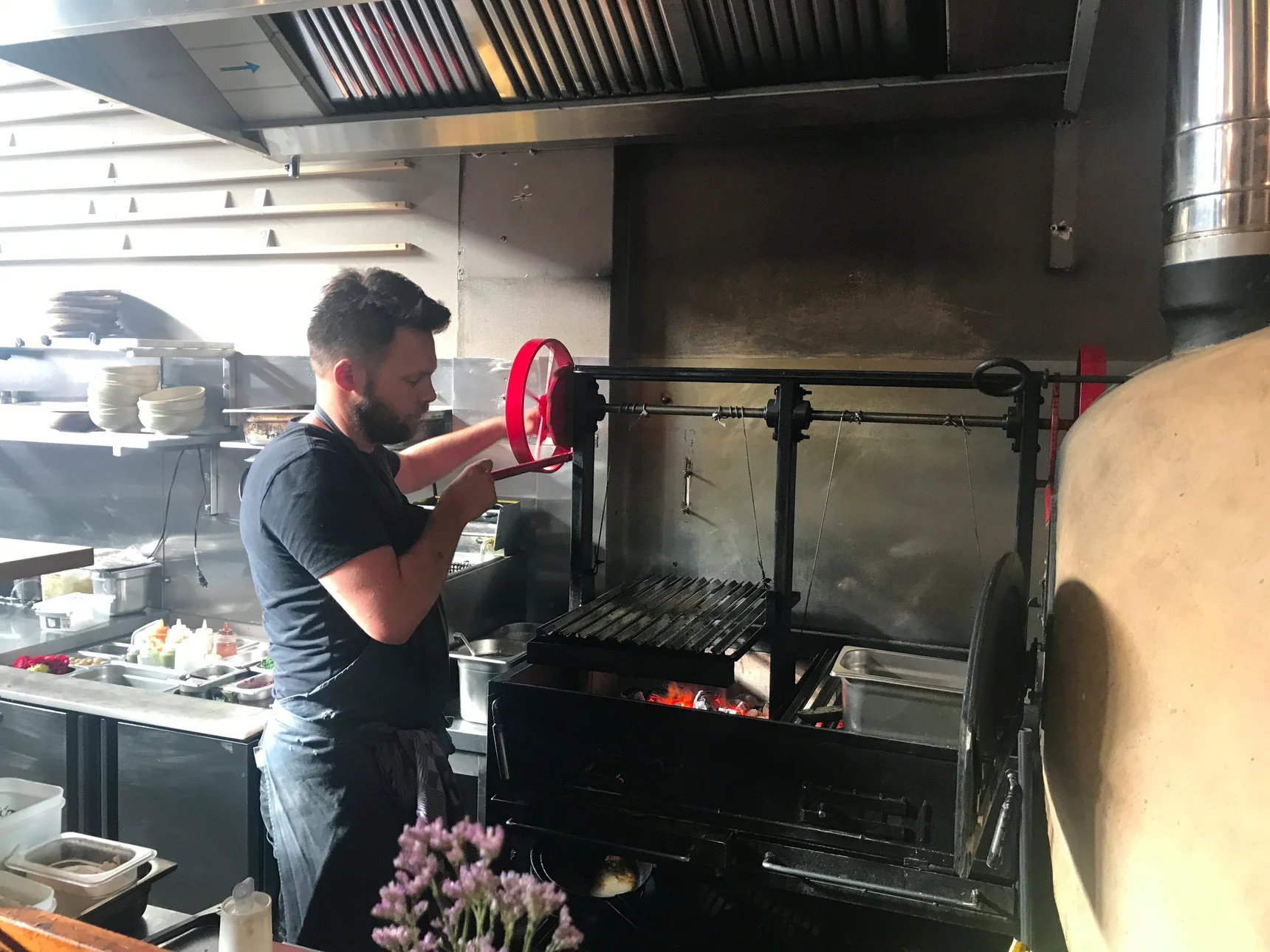Nieuwe houtskoolgrill vervult langgekoesterde droom voor Dertien