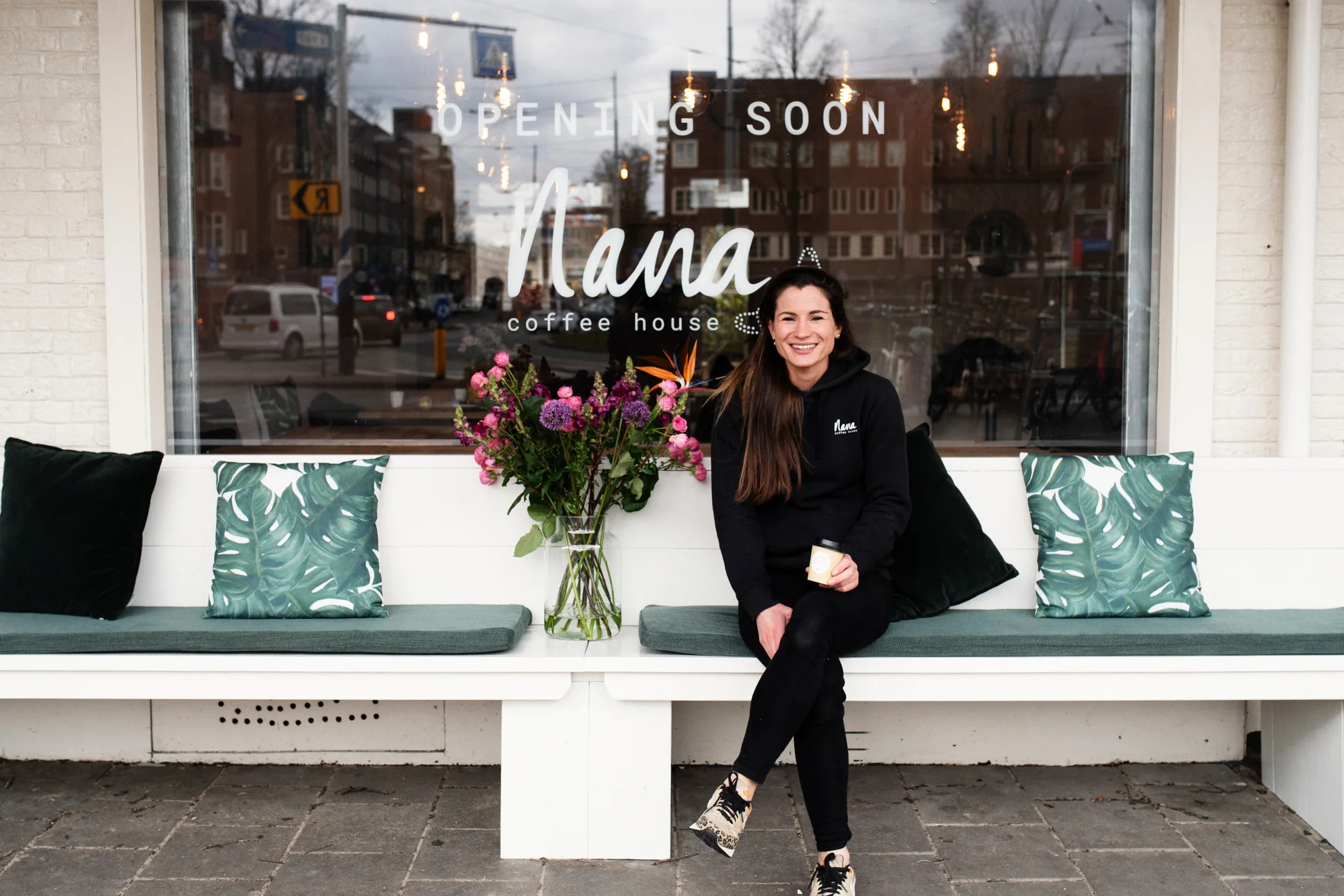 Het openen van je eerste zaak in coronatijd: Daphne opent Nana Coffee House