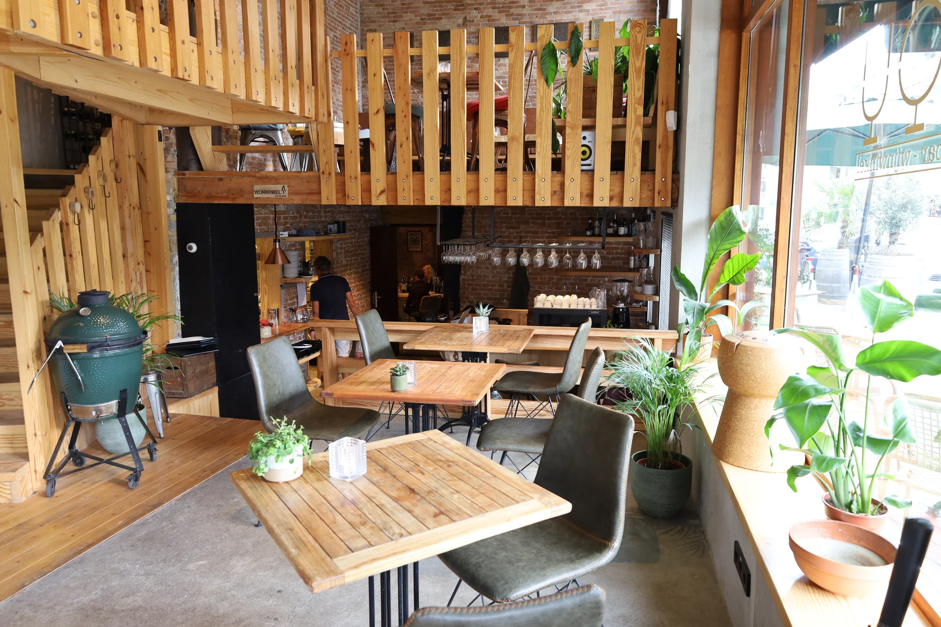 FOU WINE & FOOD