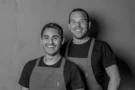 Paniek tijdens de feestdagen? Deze chefs helpen je uit de brand met een recept: langoustine met guanciale en vinaigrette van hazelnoot van Joris Bijdendijk