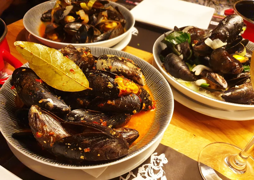 Kaat Mossel viert het mosselseizoen met muziek, gezelligheid en natuurlijk heel veel mosselen