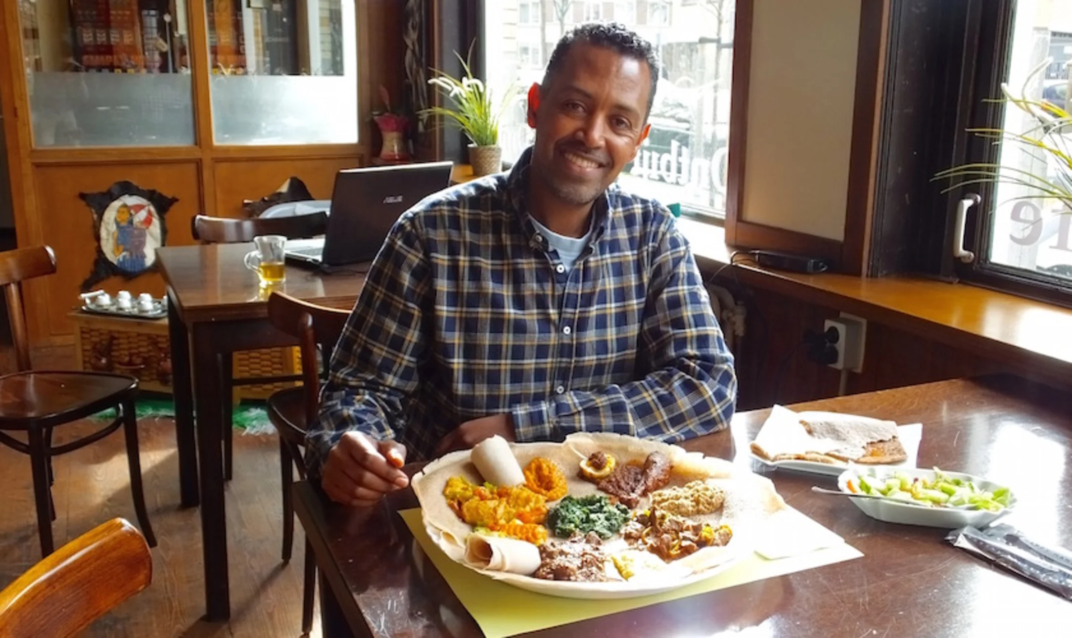 Bij Sallina's eet je met je handen; zo wil de traditie