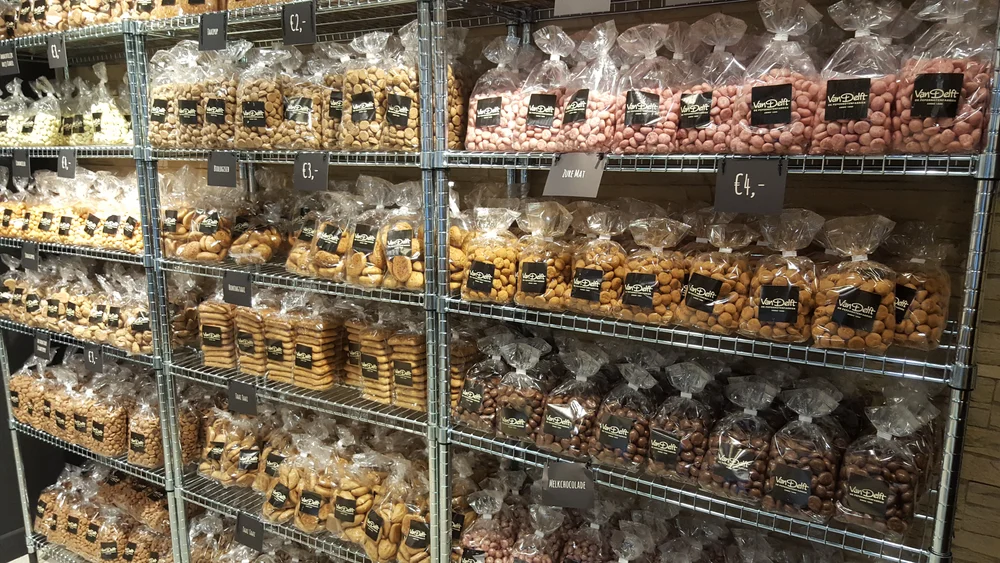 Stroopwafelpepernoten bij de pepernotenwinkel in de Koopgoot.
