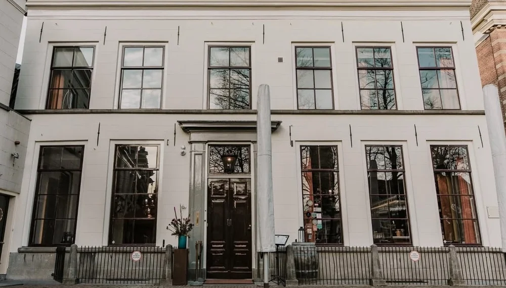 Negen soorten saté bij Indonesische bistro Kembar