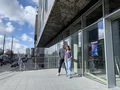 Bar Blink: all day bar aan Wijnhaven opent met uitzicht op de Willemsbrug