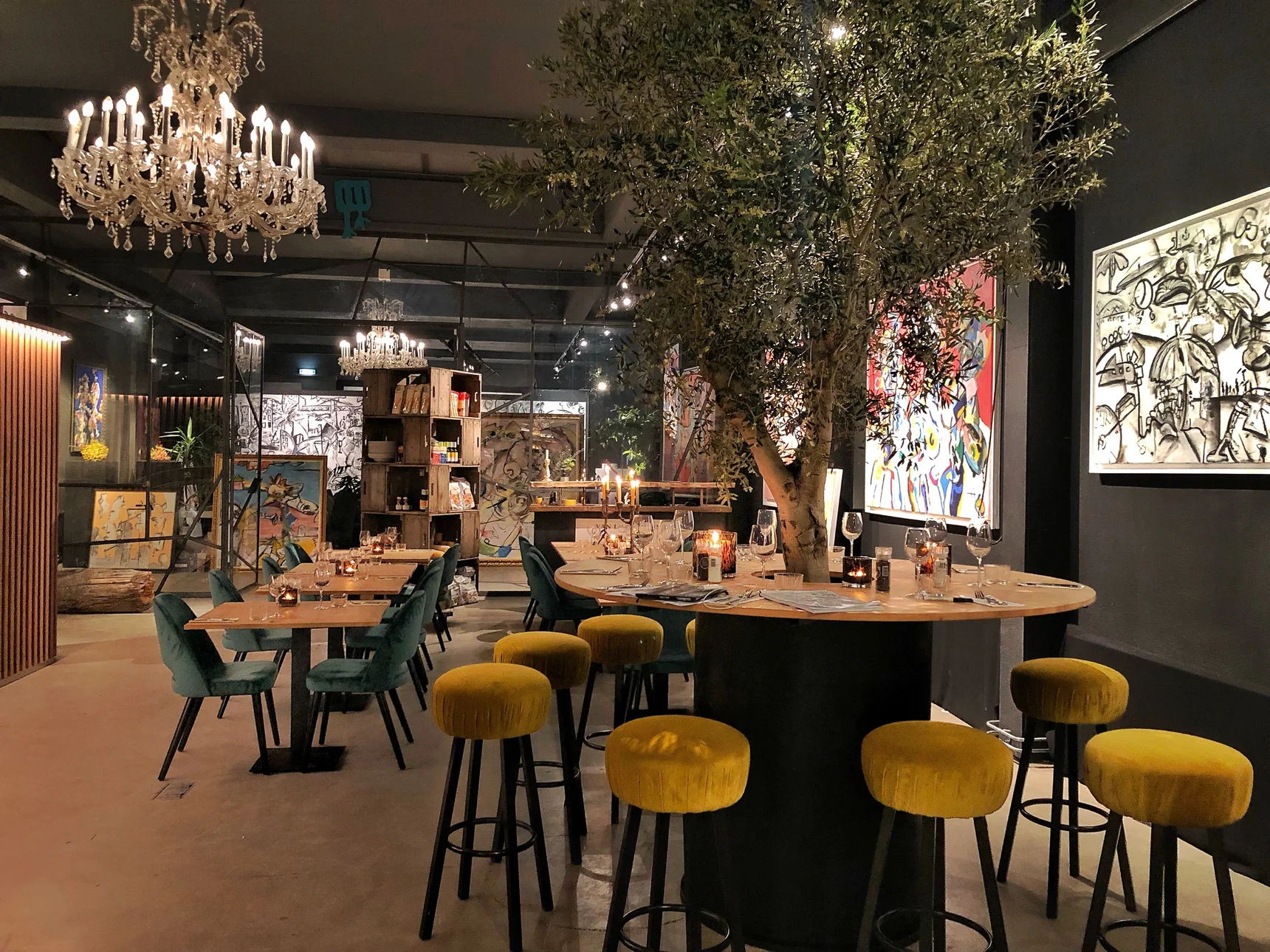 GaleriAAA Restaurant