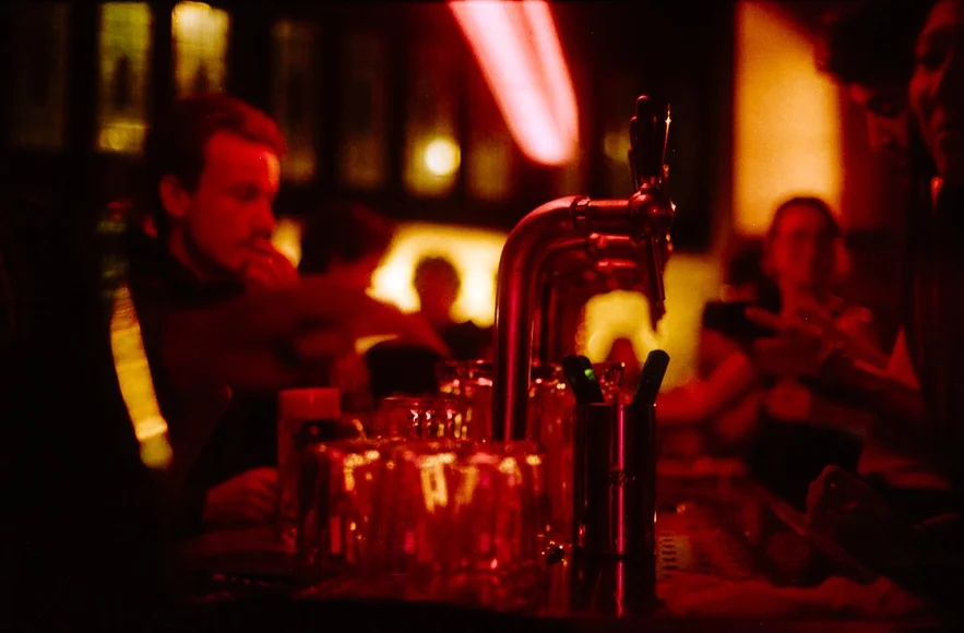 Listening bar Sonoor opent in Delfshaven: muziek, wijn en verier