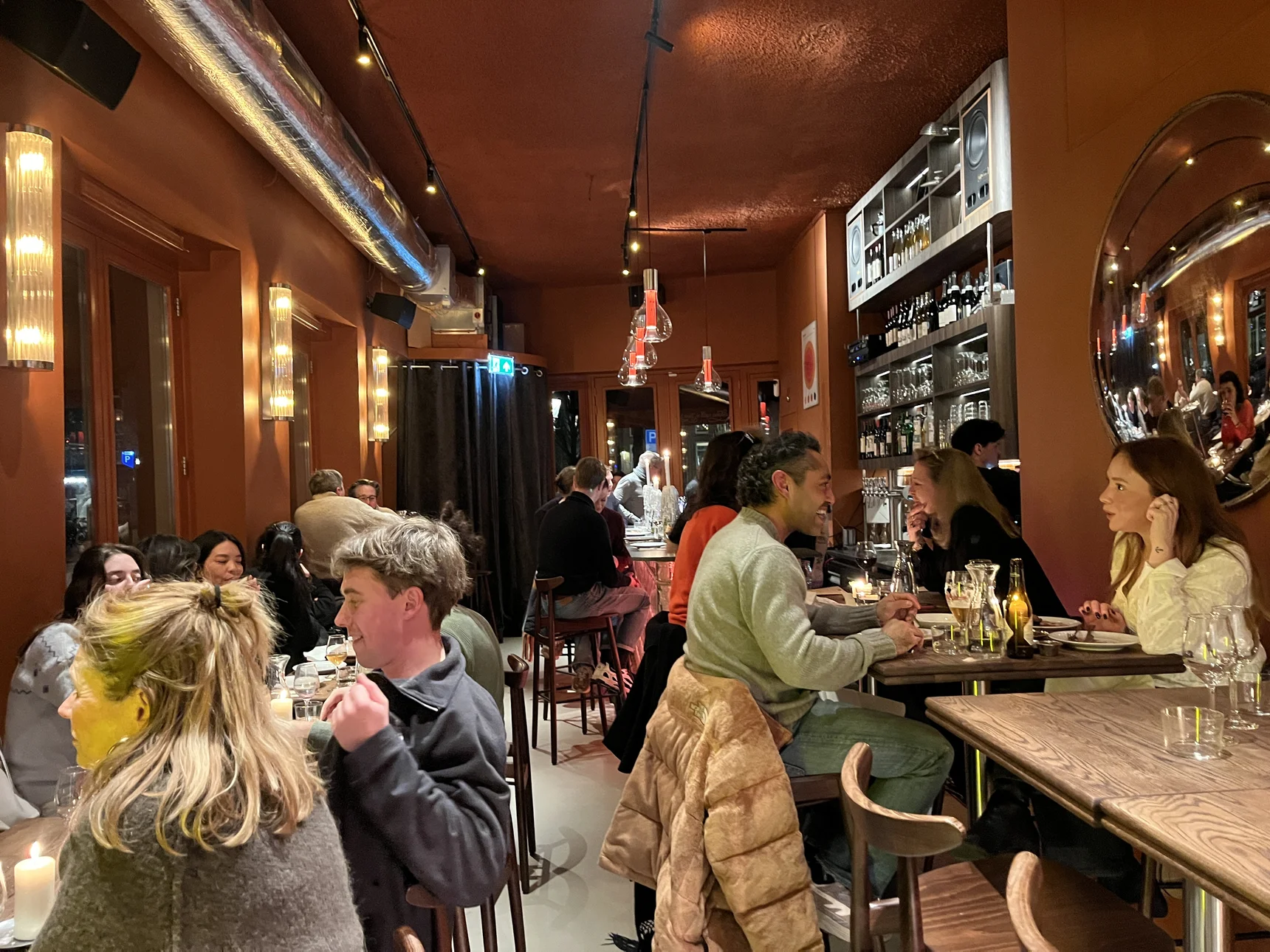 Dame aan de kade geeft smaak aan het rustige deel van de Pijp