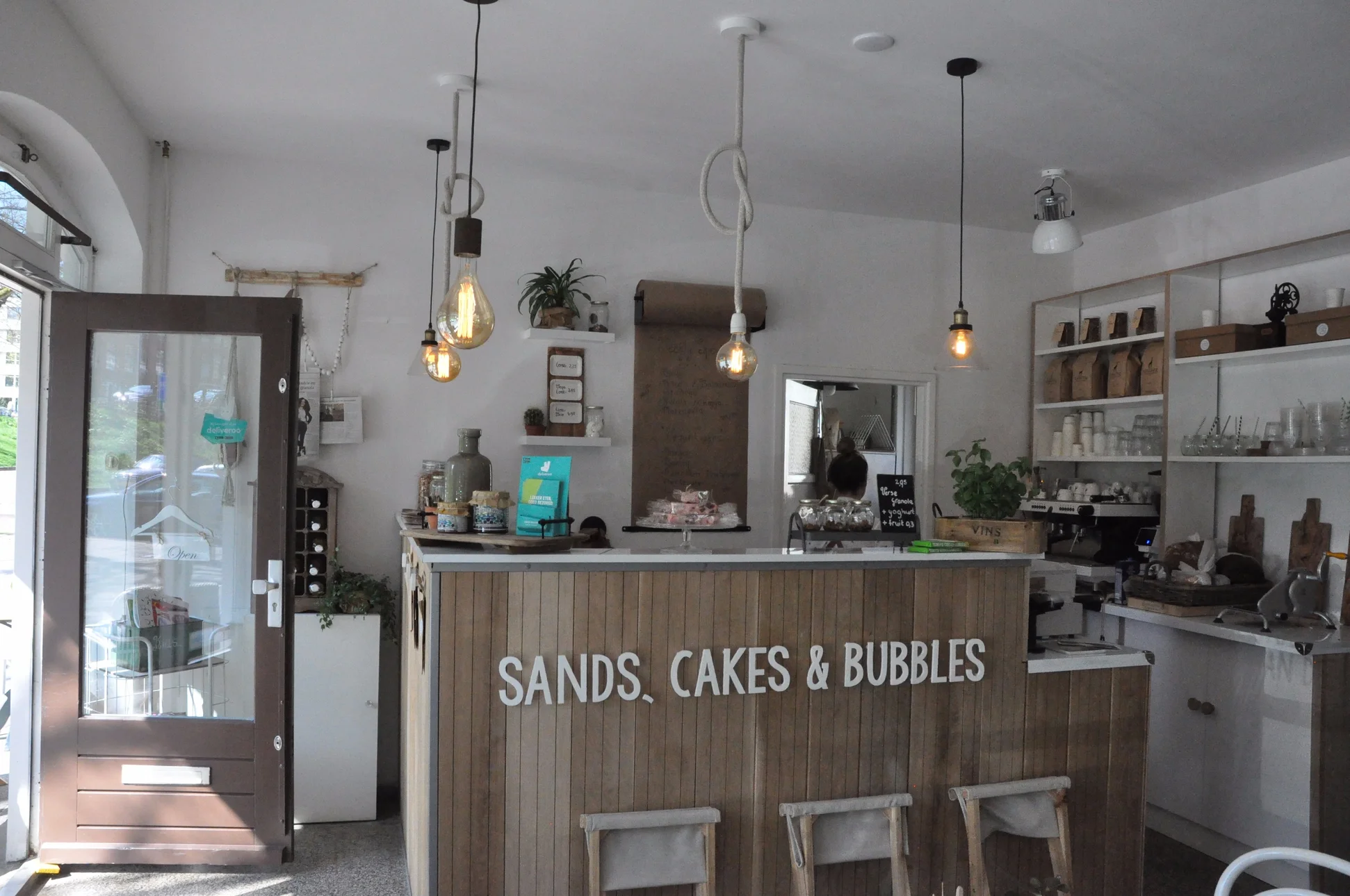Sands, Cakes & Bubbles