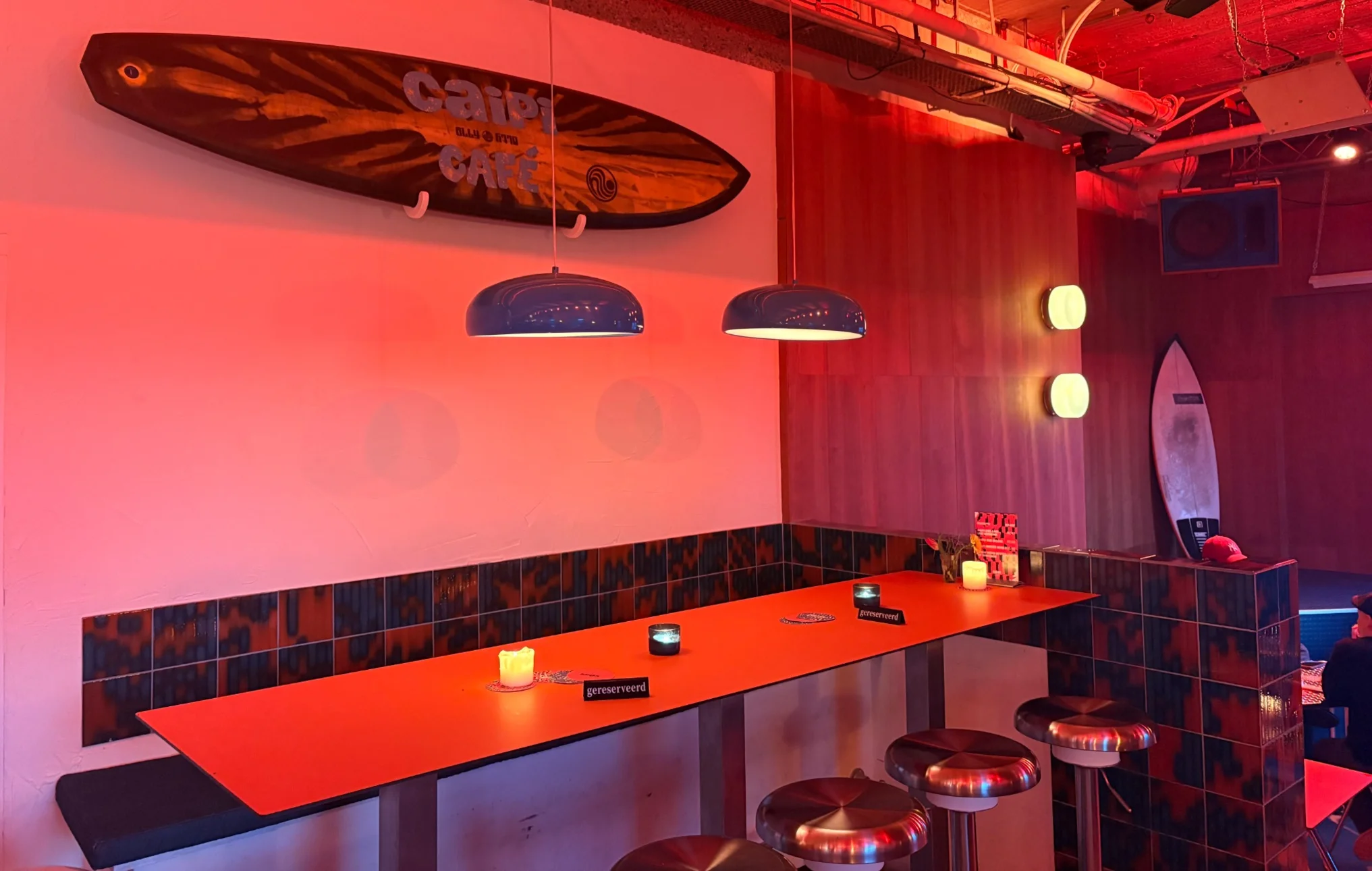 Strandtent op het droge: borrel, bites & beats bij het Caipi Café