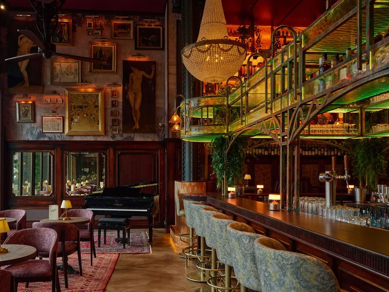 Chez van Rijn wil het Rembrandtplein weer teruggeven aan Amsterdammers