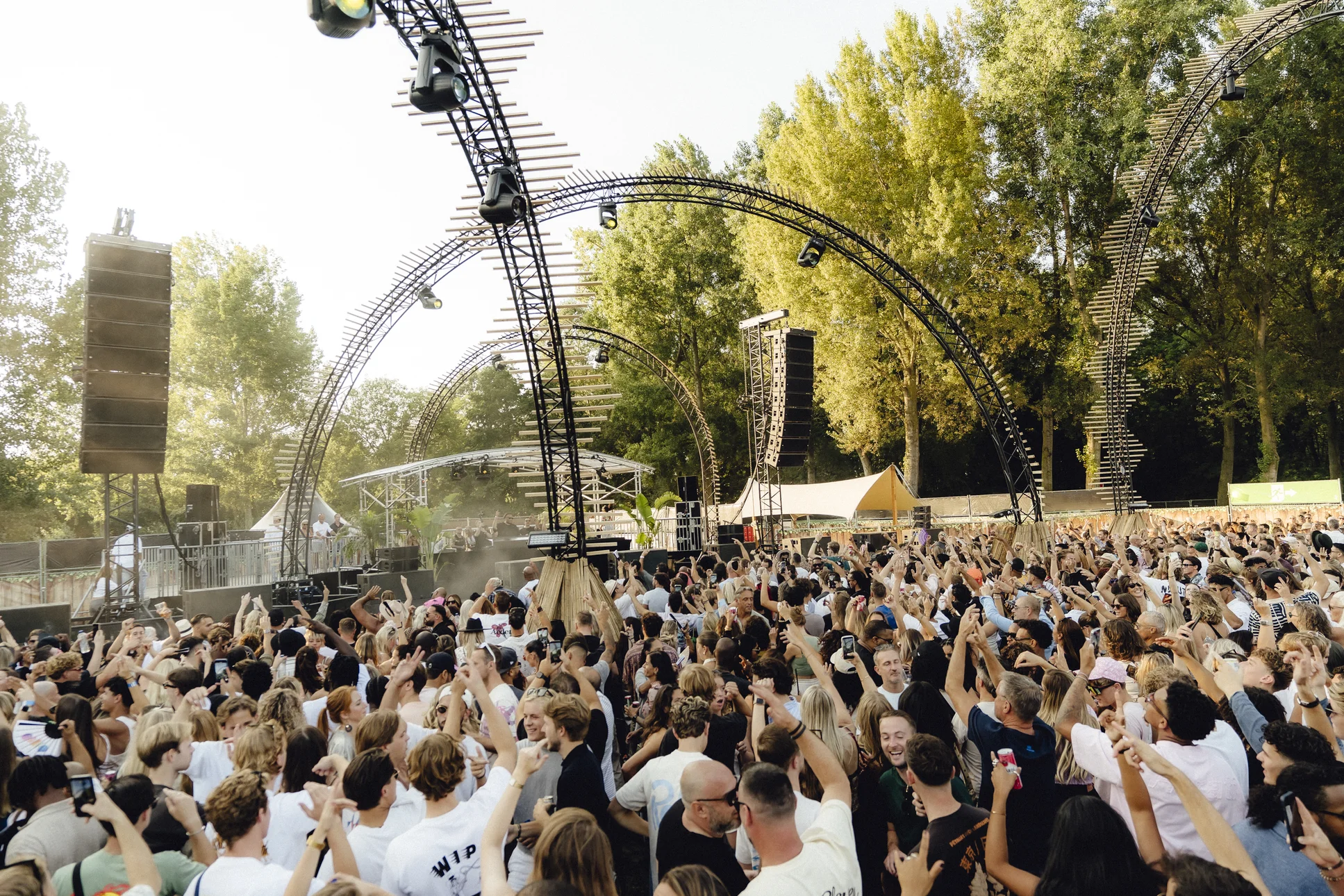Sluit je zomer swingend af: eten, drinken en dansen bij A Day at the Park in het Kralingse Bos