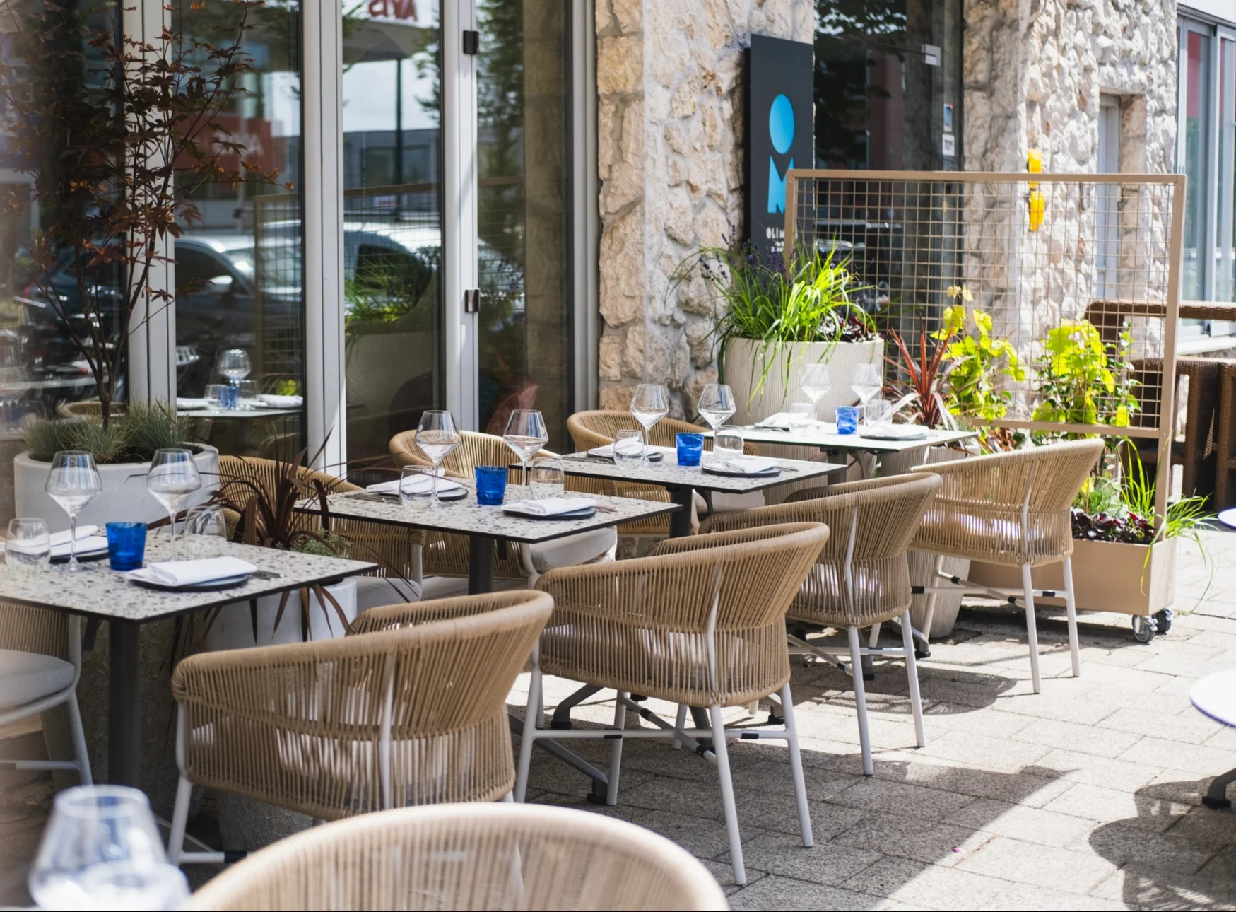 Nieuw terras voor Oli Mazi: moderne Griek met ouderwetse gastvrijheid