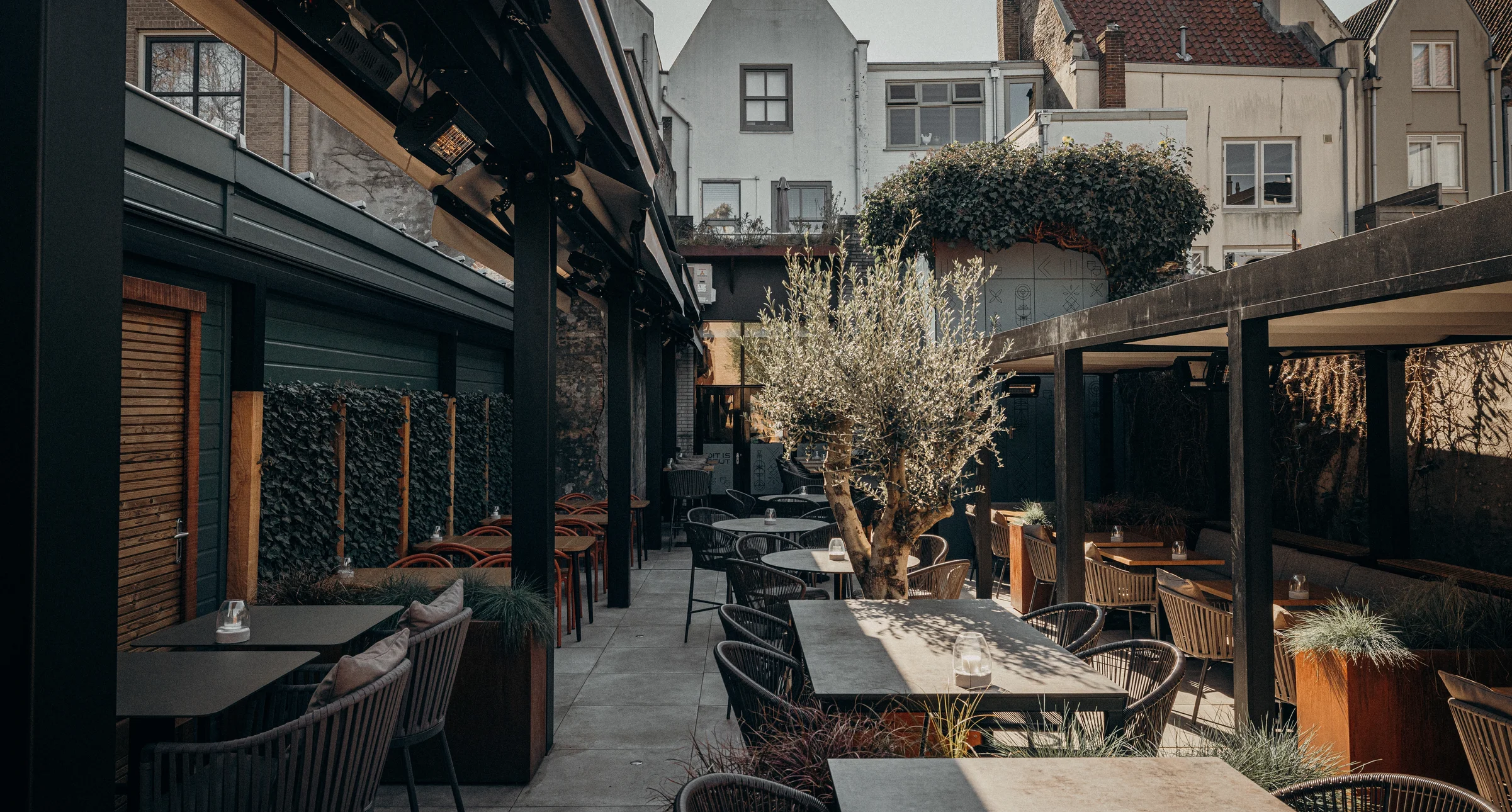 Brut Food & Wine Bar