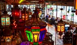 Glimmende vaasjes en duizend-gatenflensjes bij Bazar