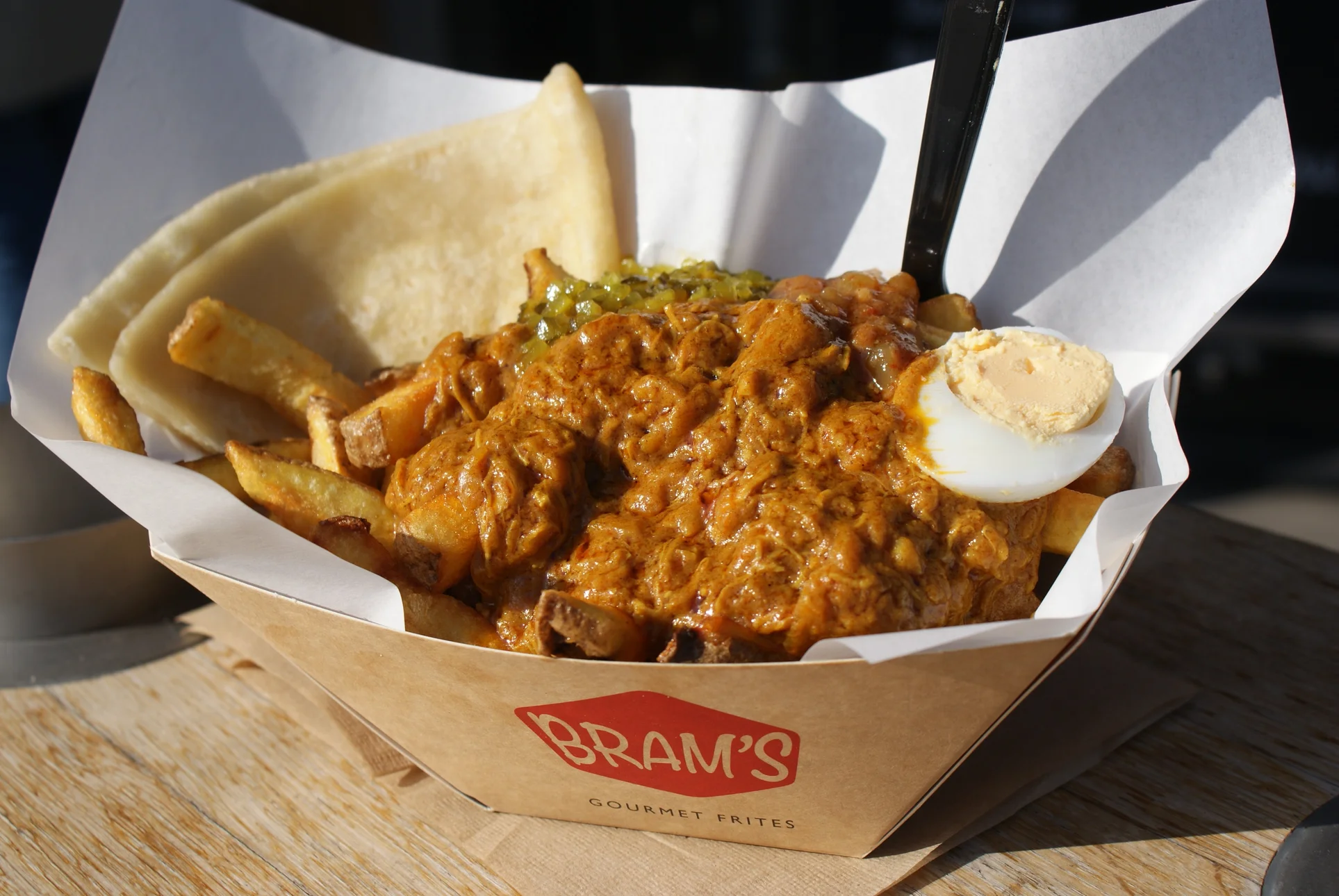 Switi Sranan! BRAM’S Gourmet serveert deze zomer frites met roti stoof