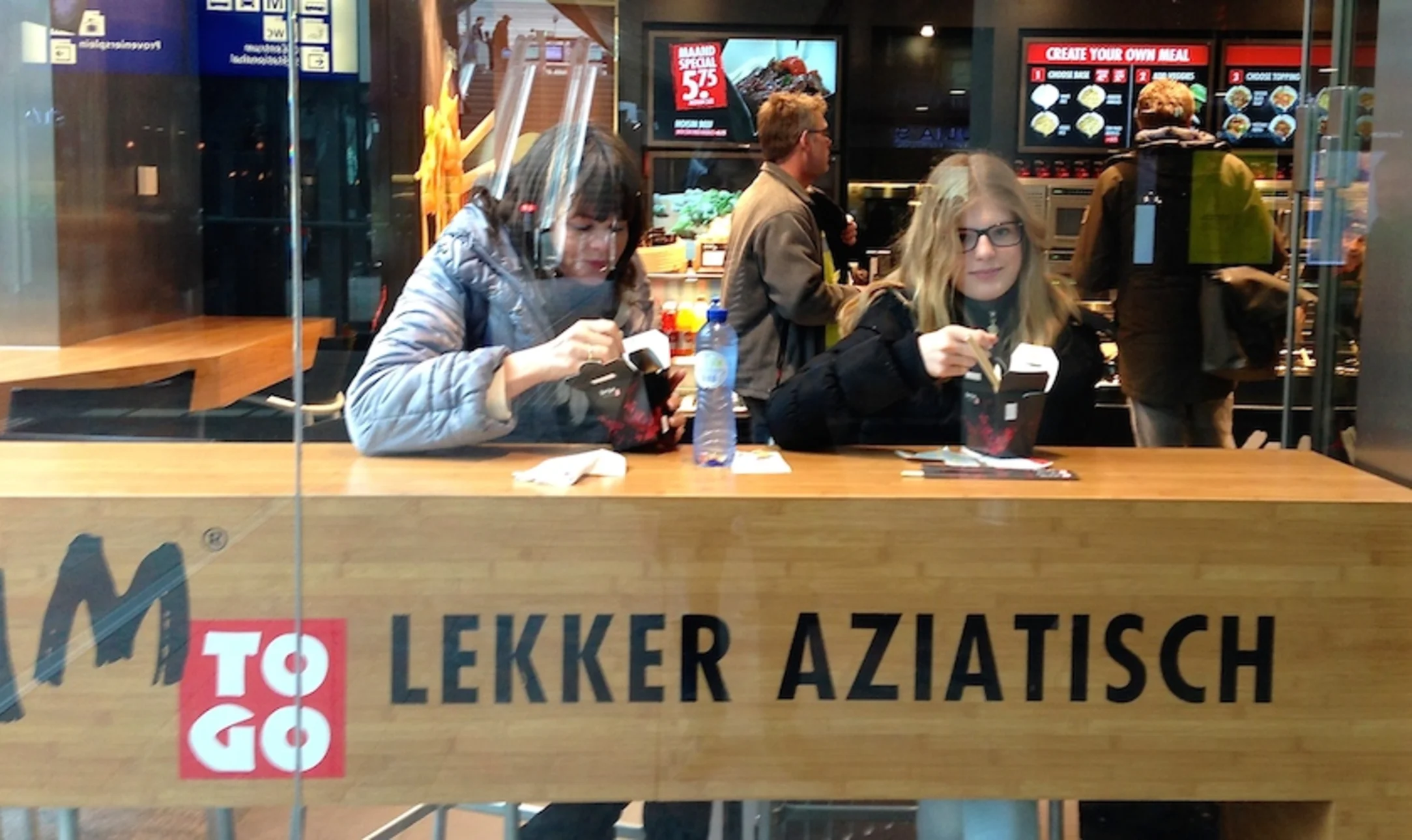 De trein halen én gezond eten: kan dat op R'dam CS?