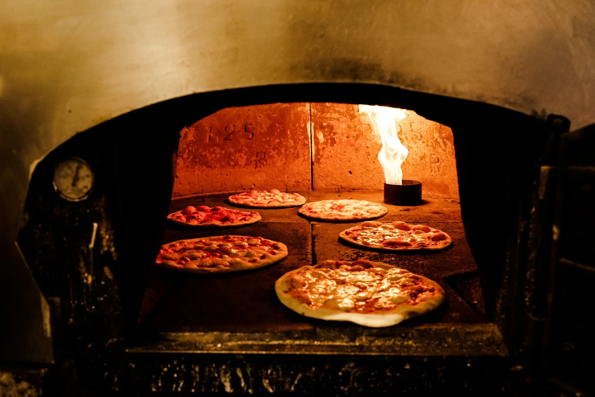 Steenoven pizza's en Espresso Martini’s zijn fenomeen in de Rhijnvis Feithstraat